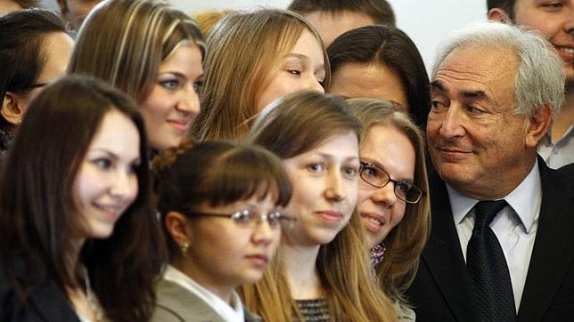 Strauss-Kahn pagó unos 800.000 euros a la empleada de hotel que le denunció de asalto sexual