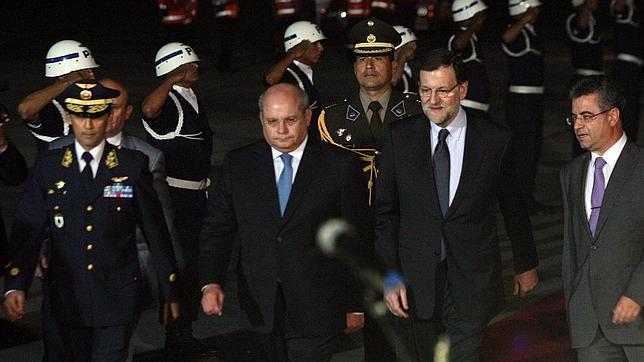 Rajoy llega a Lima y se verá con Humala para abrir vías a empresas españolas