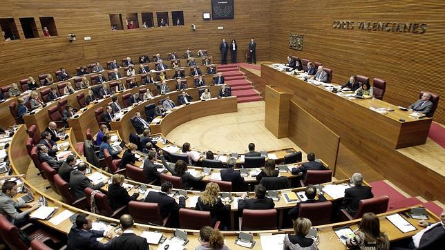 El PP tendrá mayoría en unas Cortes de 79 escaños si no baja del millón de votos