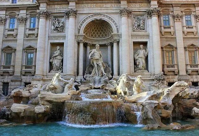 Fendi dona 2,18 millones de euros para restaurar la Fontana di Trevi de Roma