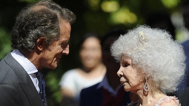 La duquesa de Alba quiere montar un gallinero en el palacio de Dueñas