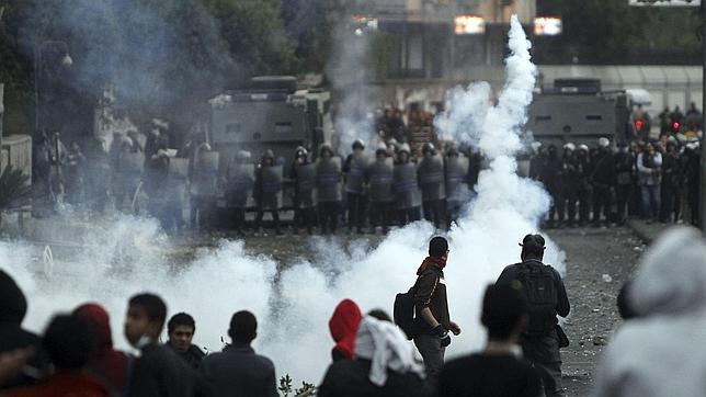 Mueren tiroteadas dos personas en Tahrir, donde siguen los enfrentamientos