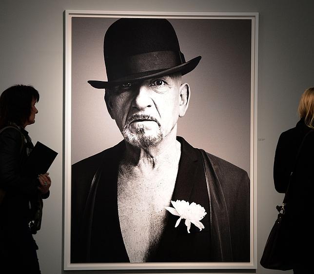 El cantante Bryan Adams muestra sus retratos más íntimos en una exposición en Düsseldorf