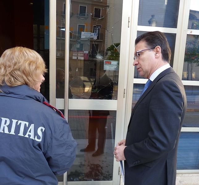 Detienen a tres jóvenes anarquistas por atacar la sede del PP en Valencia