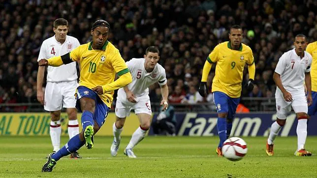 Inglaterra se impone a la Brasil de Ronaldinho y Neymar