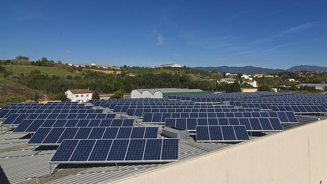 El ratio de riesgo de la fotovoltaica en España es similar al de Tanzania