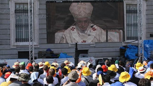 Los obispos españoles se sienten «huérfanos» tras la decisión del Papa