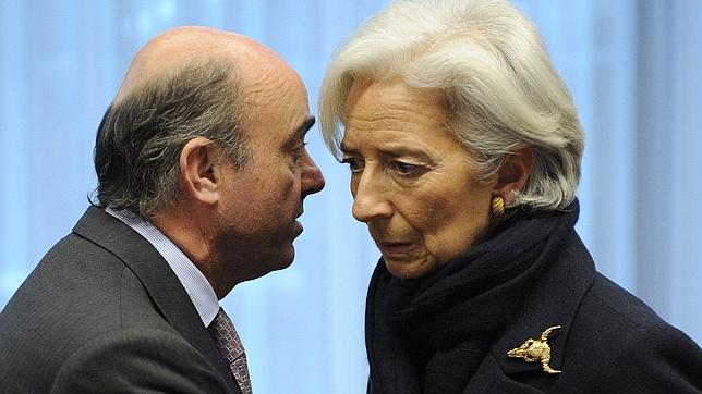 Luis de Guindos pide «dar tiempo» a la reforma laboral