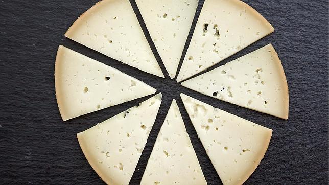 Un estudio detecta que algunos quesos superan los niveles de contaminantes recomendados por la UE