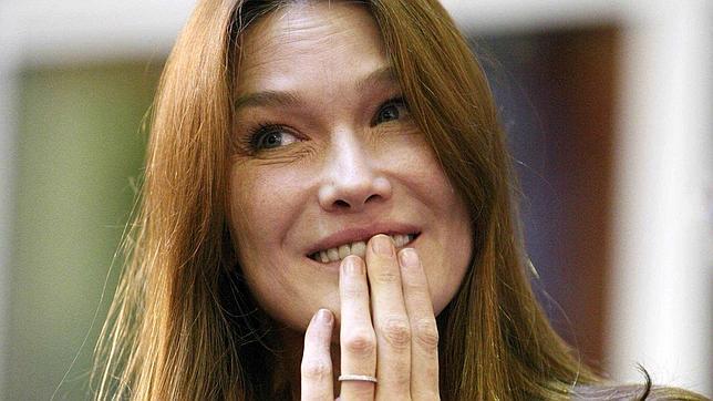 El pronóstico político de Carla Bruni: descarta a Sarkozy y apuesta por Le Pen