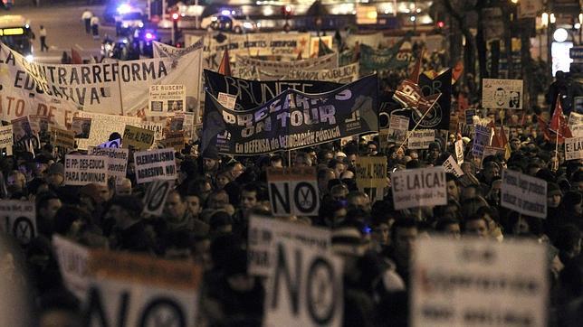 Manifestaciones en decenas de ciudades para cerrar la huelga de estudiantes