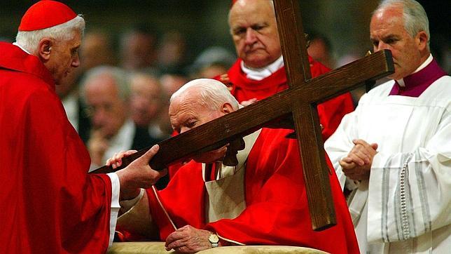 Juan Pablo II y Benedicto XVI, el deportista frente al intelectual