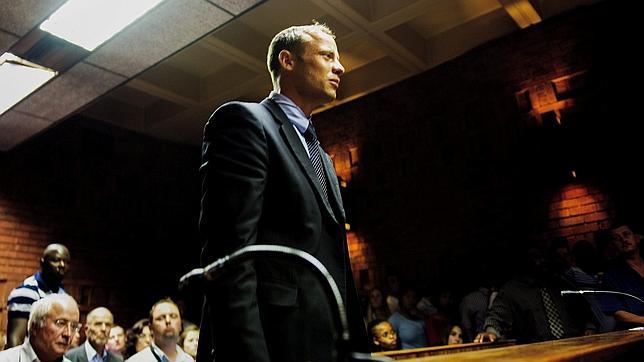 Oscar Pistorius llora ante el juez