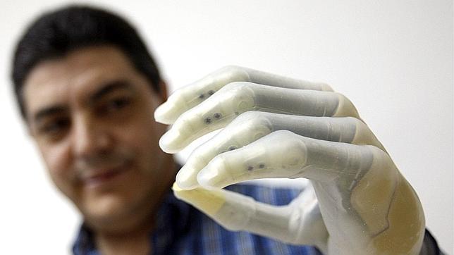 Logran generar la sensación de tacto con un implante cerebral y luces infrarrojas