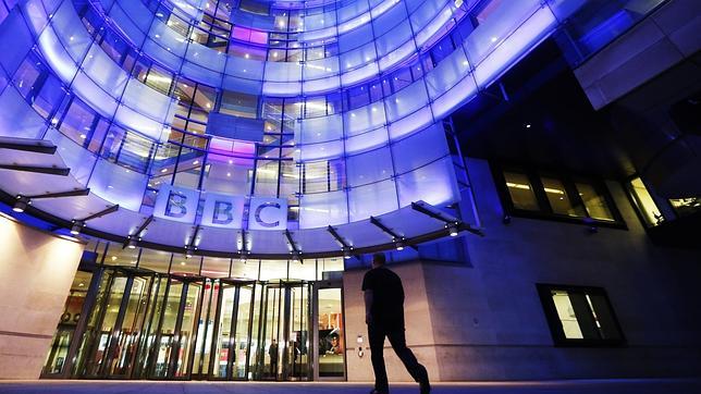 Los periodistas de la BBC secundan una huelga en protesta por 2.000 despidos