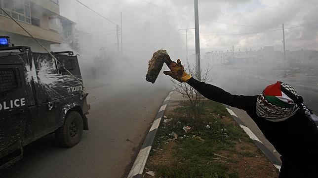 Medio millar de presos palestinos se ponen en huelga de hambre en cárceles israelíes