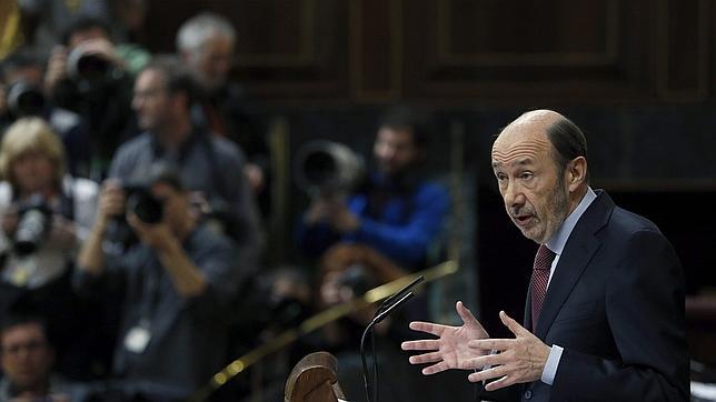Rubalcaba: «Estamos más intervenidos de lo que usted reconoce, señor Rajoy»