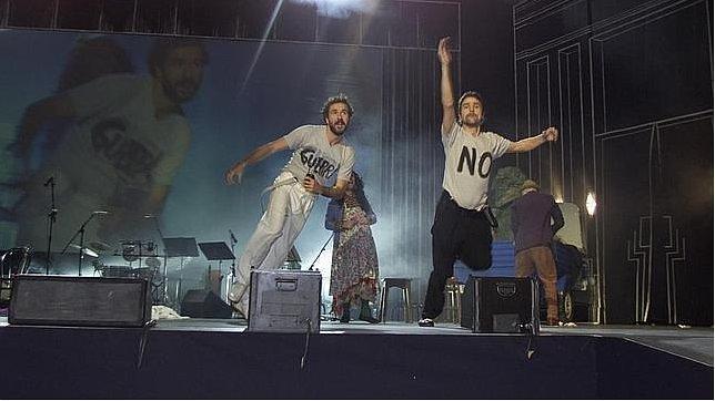 Willy Toledo y Alberto San Juan en los Goya del «No a la guerra»