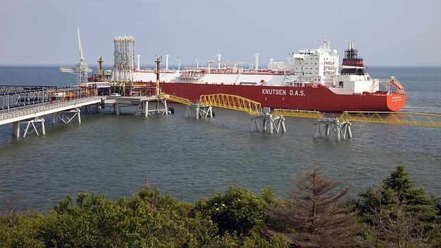 Repsol vende a Shell sus activos de GNL por unos 5.120 millones de euros