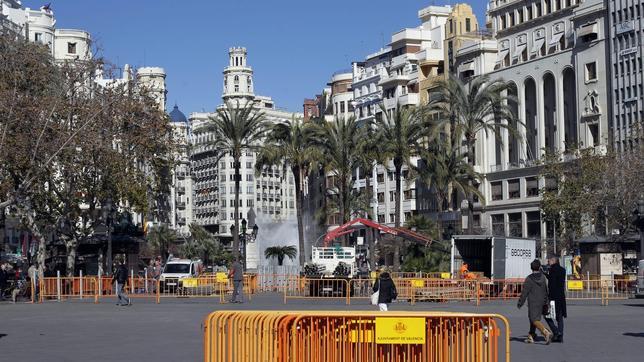 La otra cara de las Fallas: 500 calles cortadas y 240 carpas