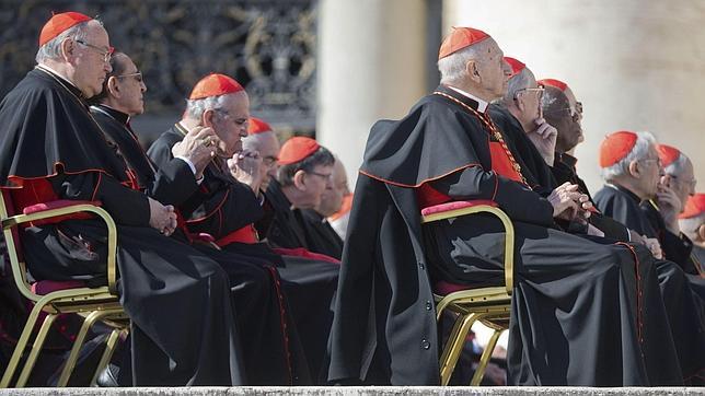 El Papa agradece los servicios prestados a una Curia vaticana que no estuvo a su altura