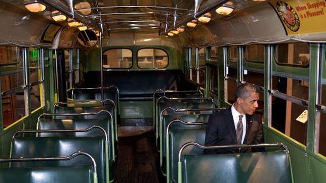Obama alaba el «coraje» de Rosa Parks tras desvelar su estatua en el Capitolio