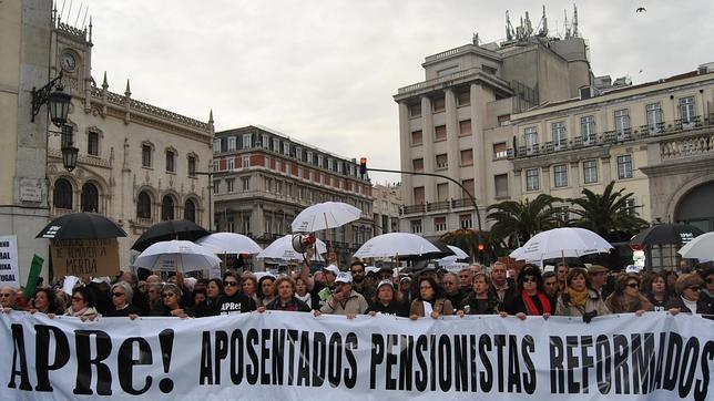 Un millón y medio de portugueses salen a la calle para pedir la dimisión del Gobierno