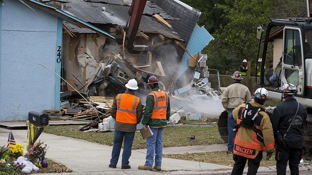 ¿Qué provocó el agujero que se tragó a un hombre en Florida?