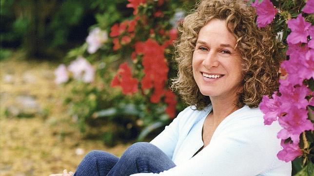 Carole, entre las flores de la amistad