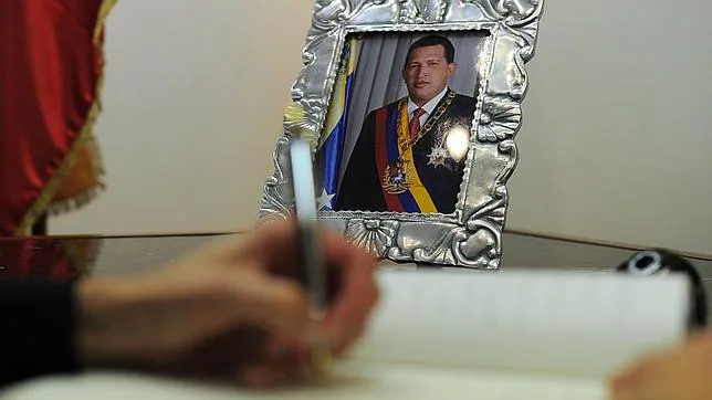Nicolás Maduro anuncia que Chávez será embalsamado y velado siete días más