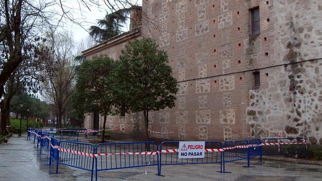 Cae parte de la cornisa de la basílica de Talavera poco antes de terminar la misa