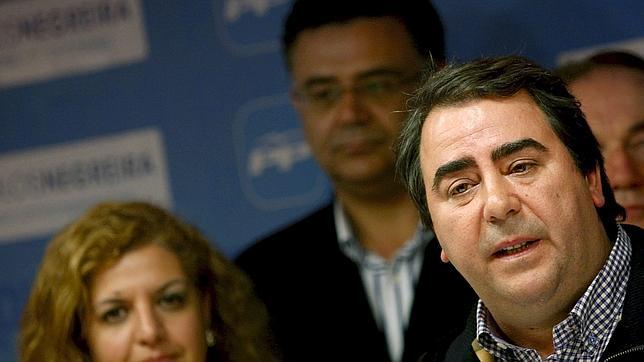 «Si tengo escoltas, no los conozco», aclara el alcalde de La Coruña