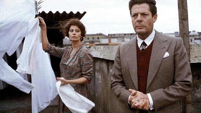 Sophia Loren y Marcello Mastrioanni, en una de las secuencias de la película