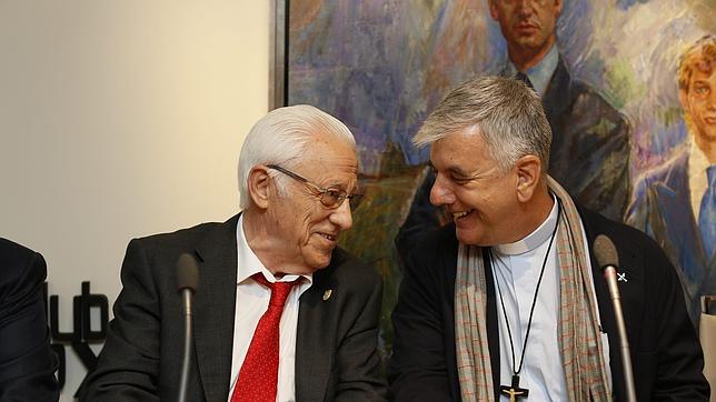 El Padre Ángel y Kike Figaredo apuestan por el «emprendimiento social»