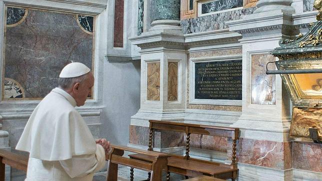 El canónigo que recibió al Papa en su visita a la Virgen: «Escuchó mas que habló»