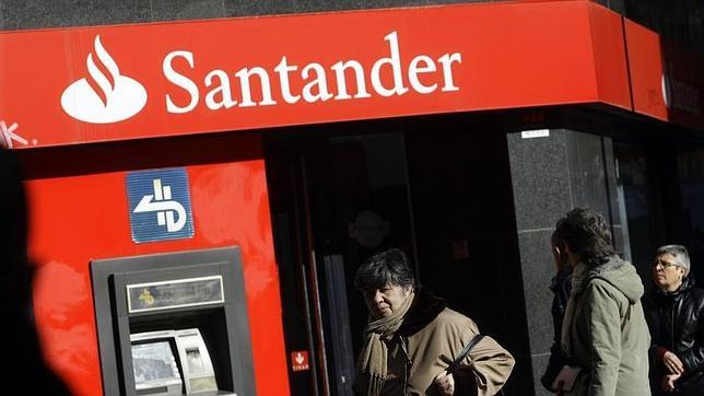 Santander y los sindicatos pactan bajas voluntarias con 50 días por año trabajado