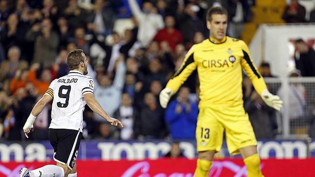 El Valencia noquea a un rival directo