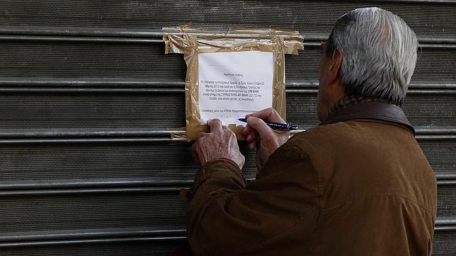 Bruselas obliga a Chipre a recaudar 5.800 millones aunque exima a los pequeños ahorradores
