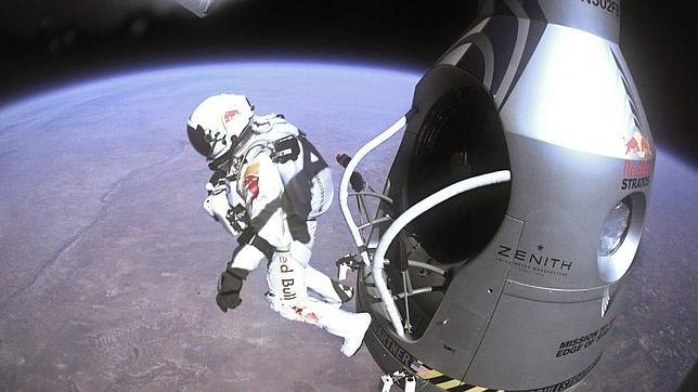 Baumgartner apunta a la luna