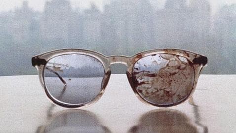 Las gafas ensangrentadas de John para reclamar el control armas