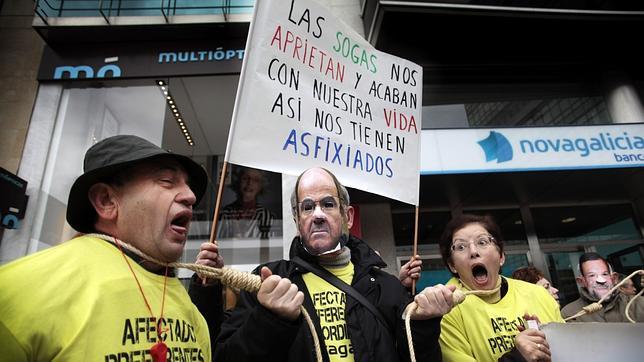 Los titulares de preferentes de Novagalicia perderán un 43 por ciento por la quita