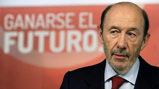 «The Economist» coloca «una soga alrededor del cuello» a Rubalcaba