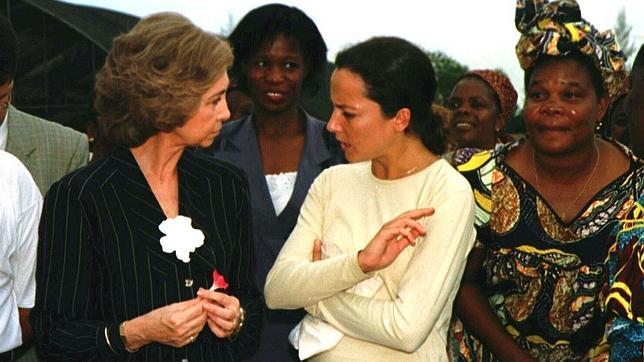 La ayuda humanitaria lleva a la Reina a Mozambique