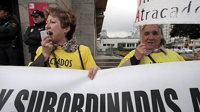 Arranca el congreso del PP de Pontevedra en Silleda con preferentistas en los exteriores