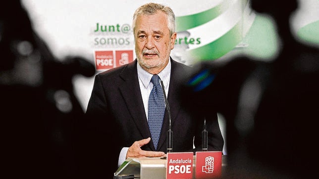 La dirección del PSOE defiende a Griñán y cree que es víctima de una cacería