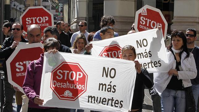 La PAH pone en su punto de mira a los notarios