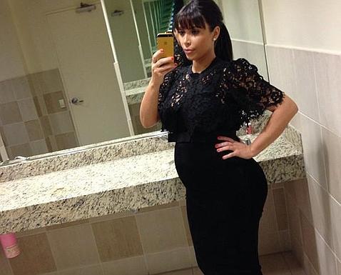 Kin Kardashian se resiste a dejar sus ajustados vestidos