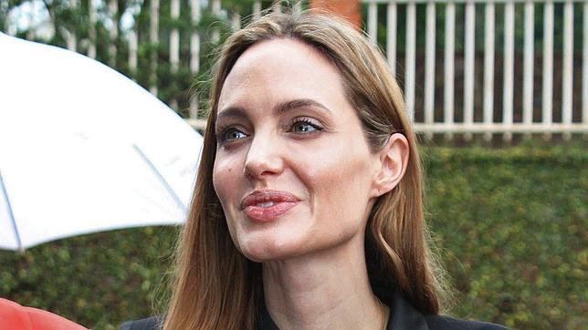 Angelina Jolie niega una boda secreta con Brad Pitt