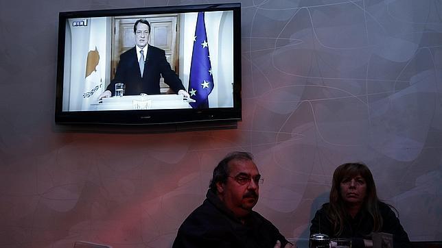El presidente de Chipre anuncia más controles para evitar una fuga de capitales
