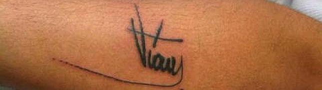 Día del tatuaje gratis con la firma sempiterna de Hugo Chávez